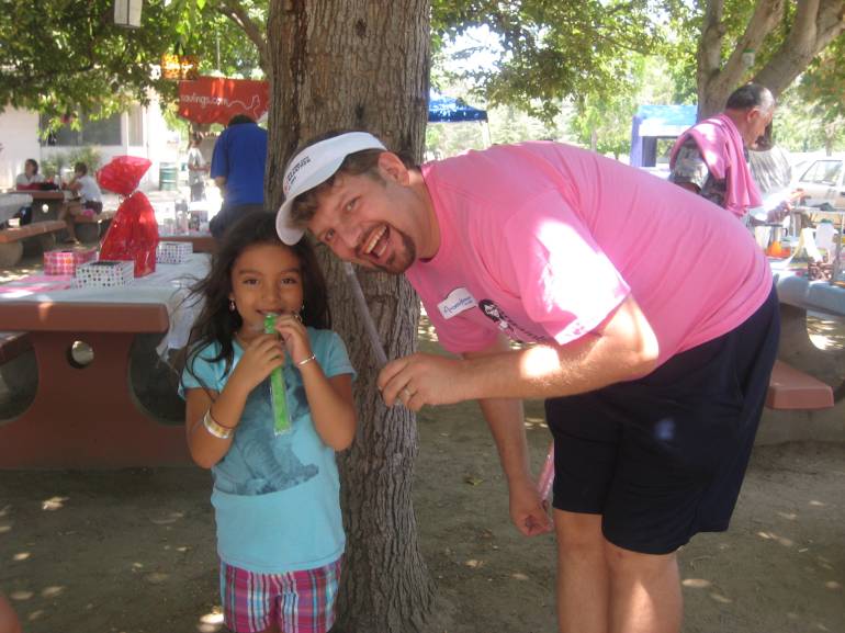 Bargain Hubby and a young festival goer enjoy free Otter Pops