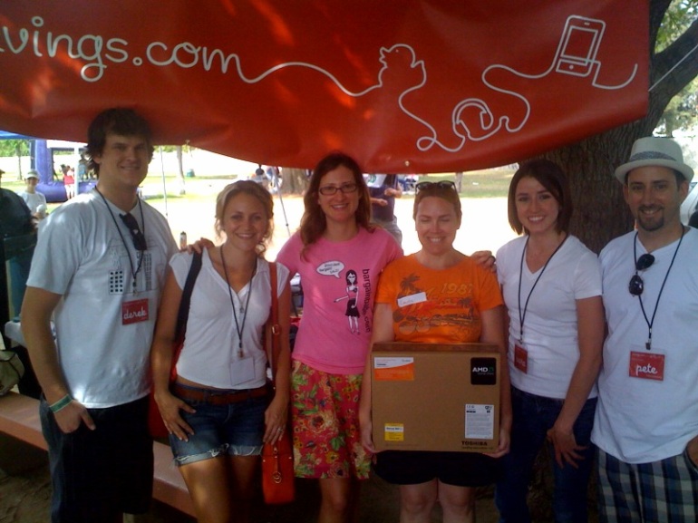 Bargain Babe with the Savings.com crew and lucky winner Laura, who took home a brand spankin new Toshiba laptop donated by Savings.com.